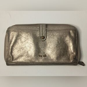 The Sak Iris Gold Leather Wallet Clutch Wristlet Missing Strap Great Condition